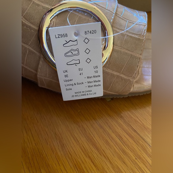 shoes - Picture 2 of 3